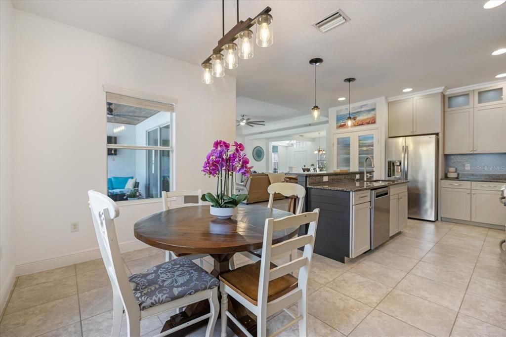 合同活跃: $555,000 (3 贝兹, 2 浴室, 2239 平方英尺)