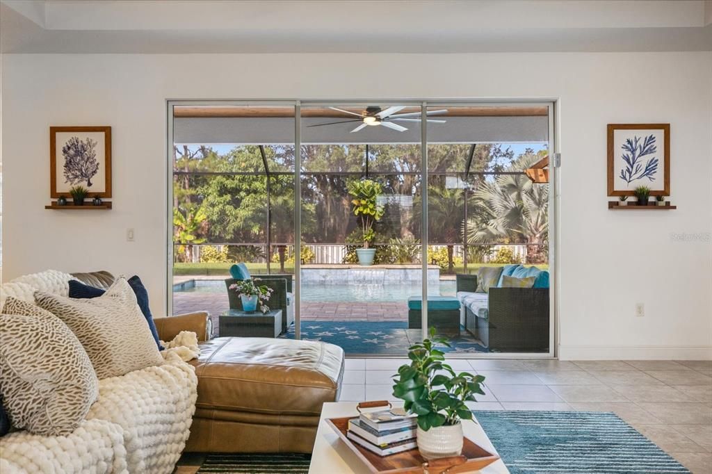 合同活跃: $555,000 (3 贝兹, 2 浴室, 2239 平方英尺)