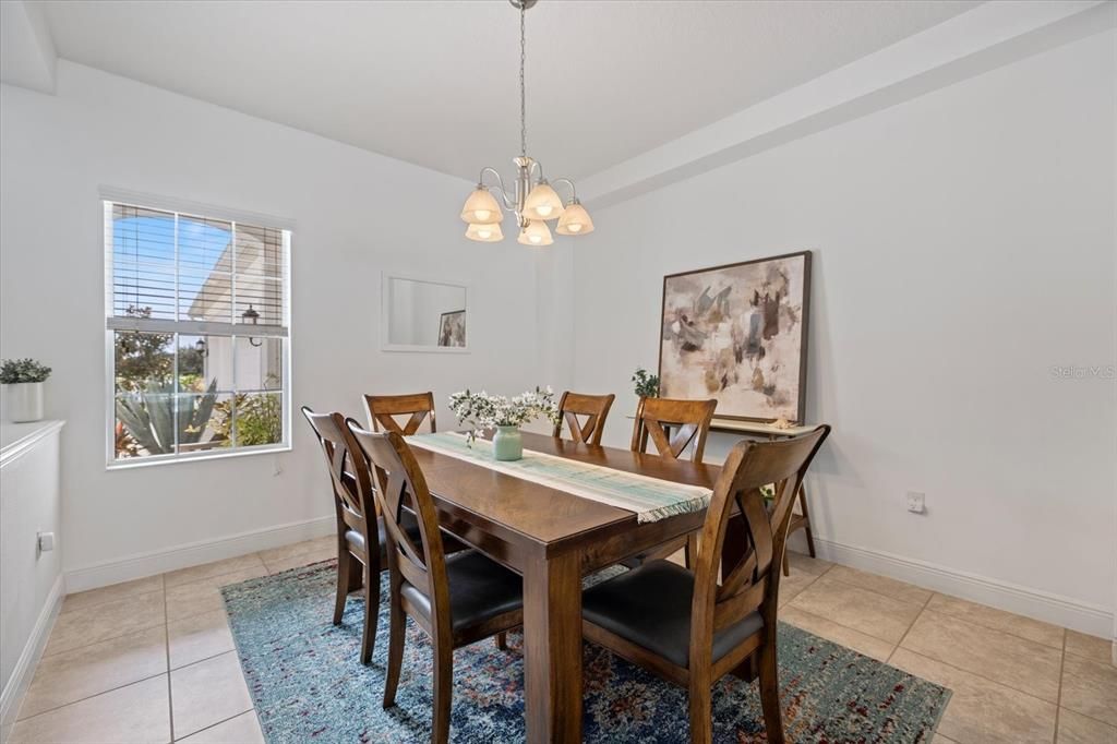 合同活跃: $555,000 (3 贝兹, 2 浴室, 2239 平方英尺)