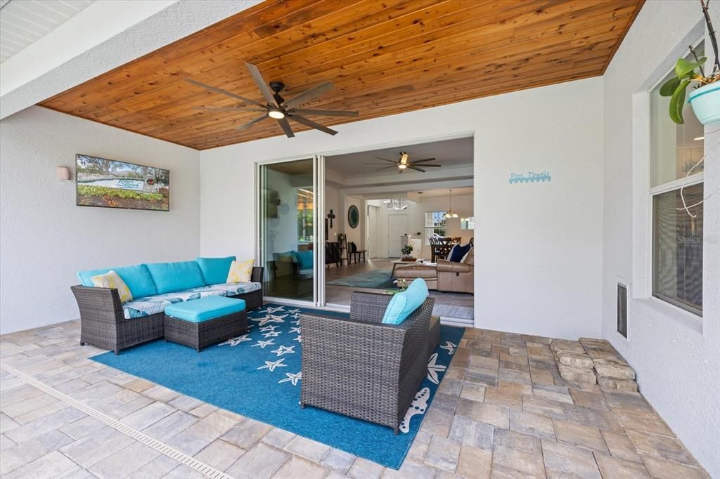 合同活跃: $555,000 (3 贝兹, 2 浴室, 2239 平方英尺)