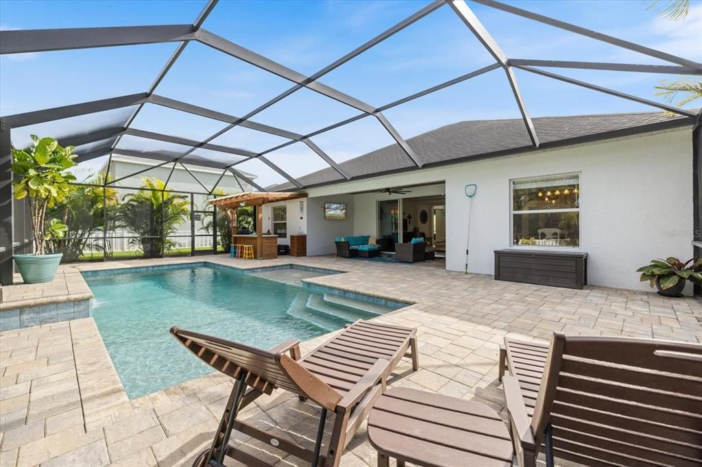 合同活跃: $555,000 (3 贝兹, 2 浴室, 2239 平方英尺)