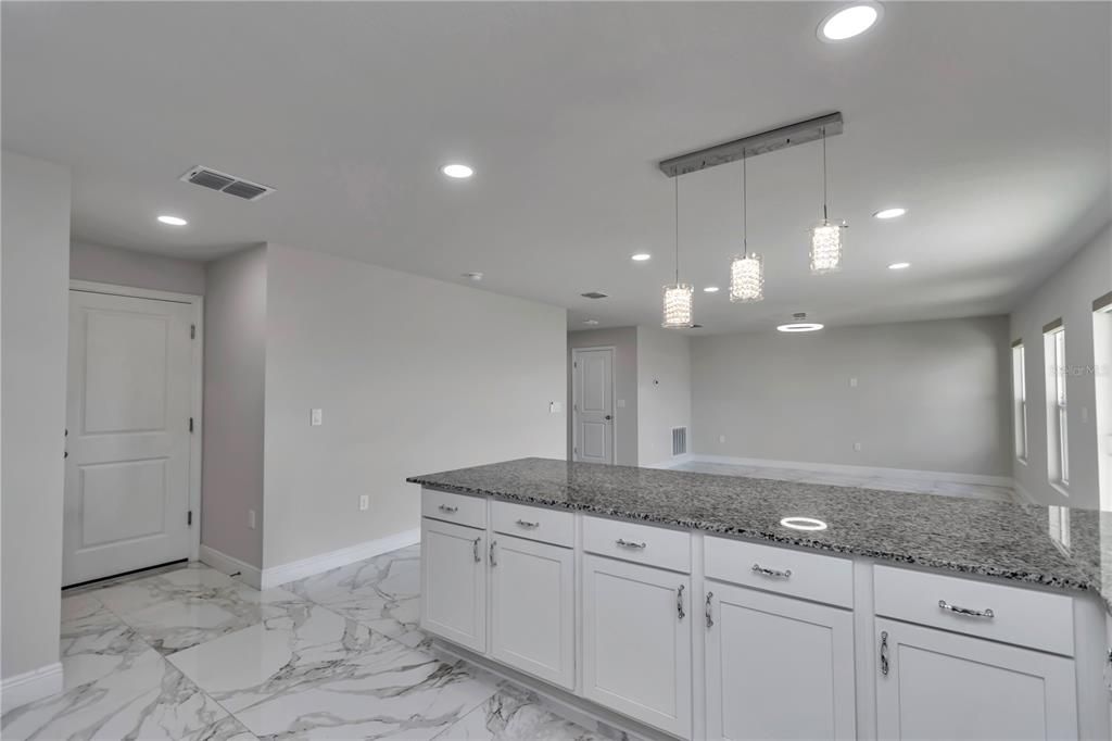 En Venta: $345,000 (3 camas, 2 baños, 1668 Pies cuadrados)