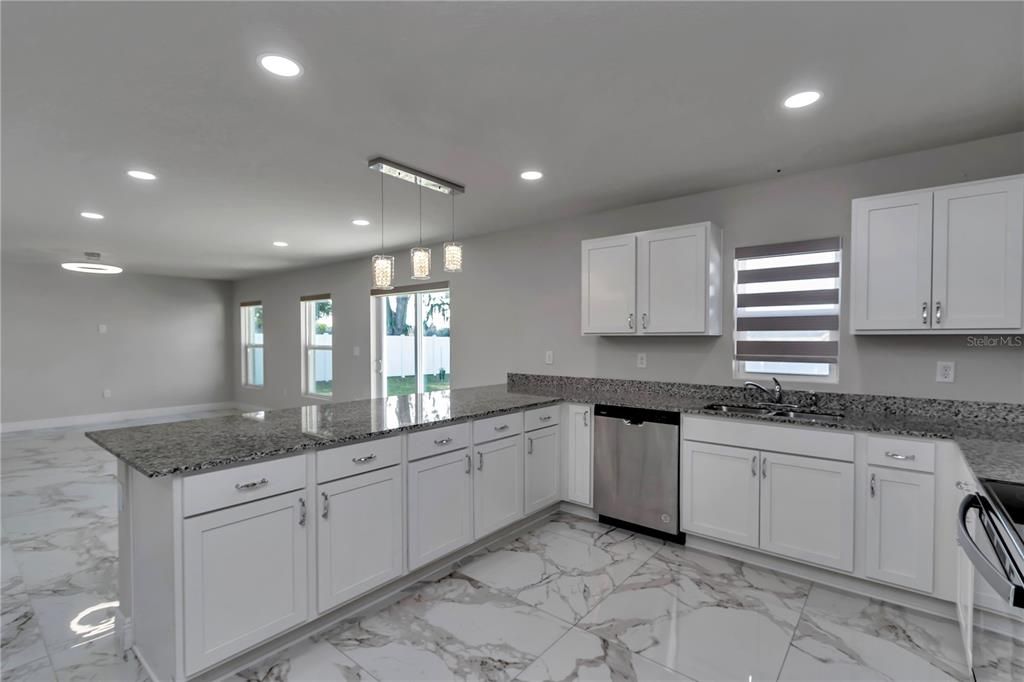 En Venta: $345,000 (3 camas, 2 baños, 1668 Pies cuadrados)