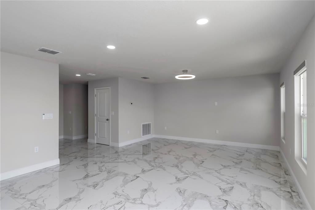 En Venta: $345,000 (3 camas, 2 baños, 1668 Pies cuadrados)