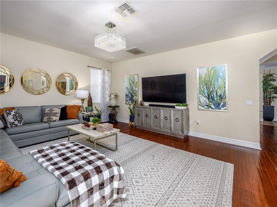 For Rent: $4,200 (5 beds, 4 baths, 4225 Square Feet)