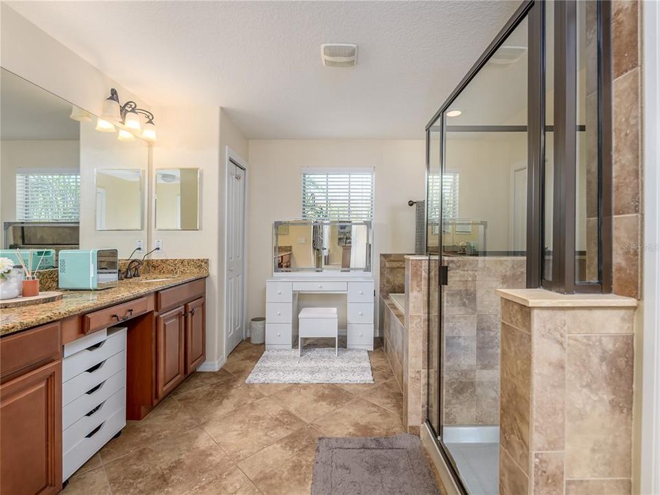 For Rent: $4,200 (5 beds, 4 baths, 4225 Square Feet)