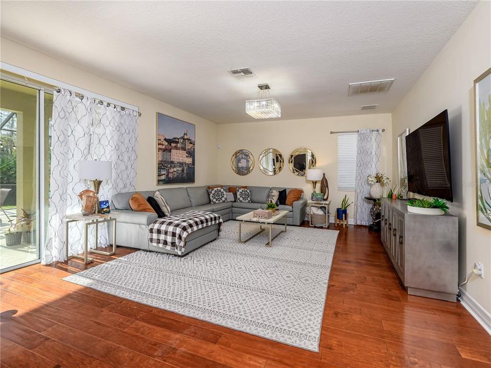 For Rent: $4,200 (5 beds, 4 baths, 4225 Square Feet)