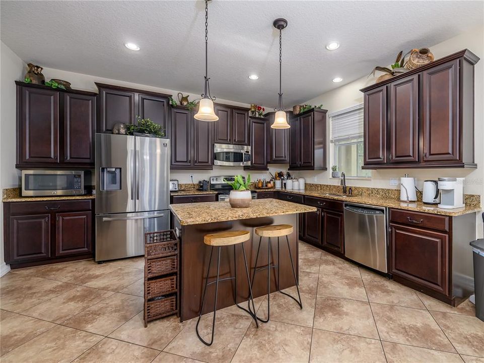 For Rent: $4,200 (5 beds, 4 baths, 4225 Square Feet)