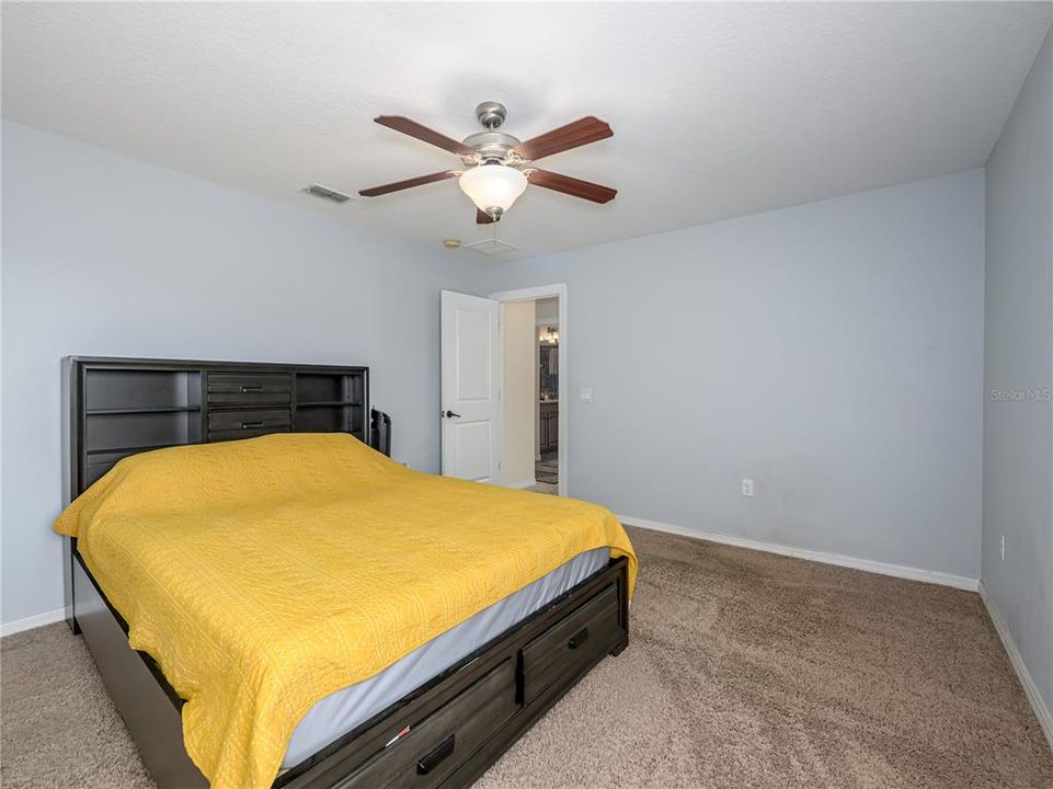 For Rent: $4,200 (5 beds, 4 baths, 4225 Square Feet)