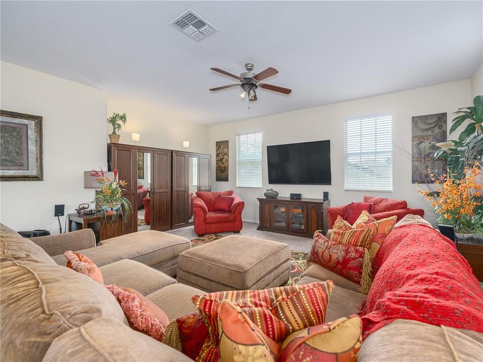 For Rent: $4,200 (5 beds, 4 baths, 4225 Square Feet)