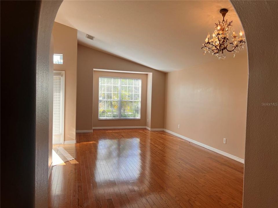 For Rent: $2,700 (3 beds, 2 baths, 1784 Square Feet)