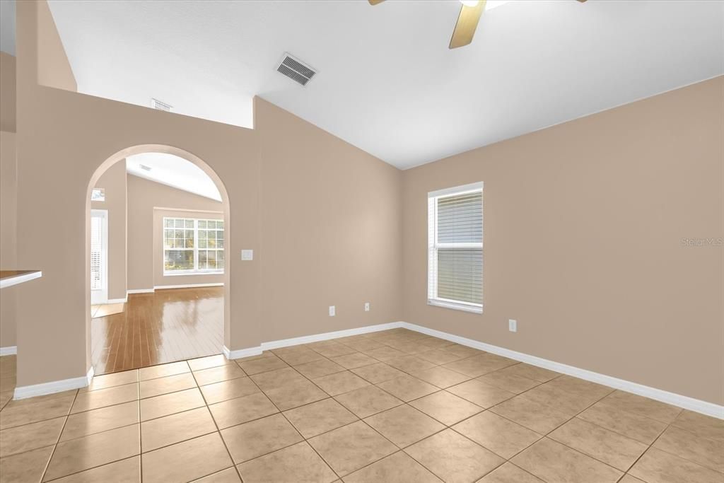 В аренду: $2,700 (3 спален, 2 ванн, 1784 Квадратных фут)