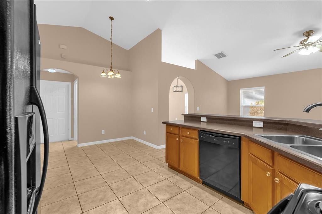 В аренду: $2,700 (3 спален, 2 ванн, 1784 Квадратных фут)