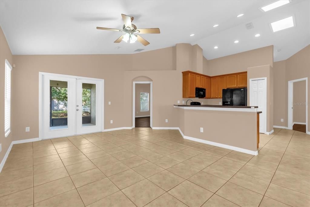 В аренду: $2,700 (3 спален, 2 ванн, 1784 Квадратных фут)