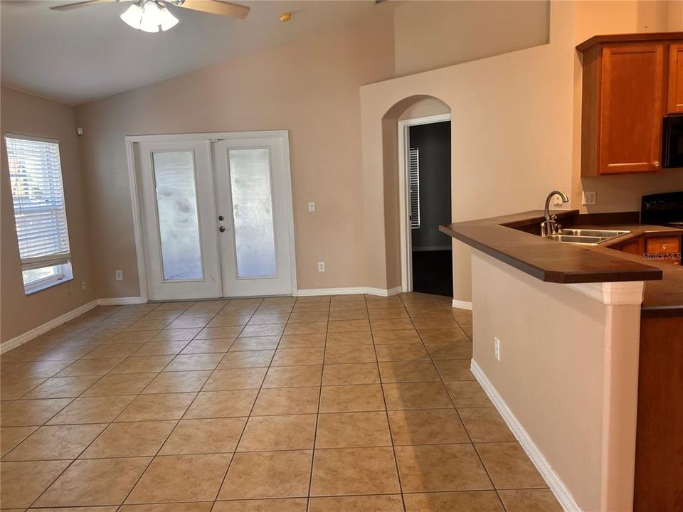 For Rent: $2,700 (3 beds, 2 baths, 1784 Square Feet)