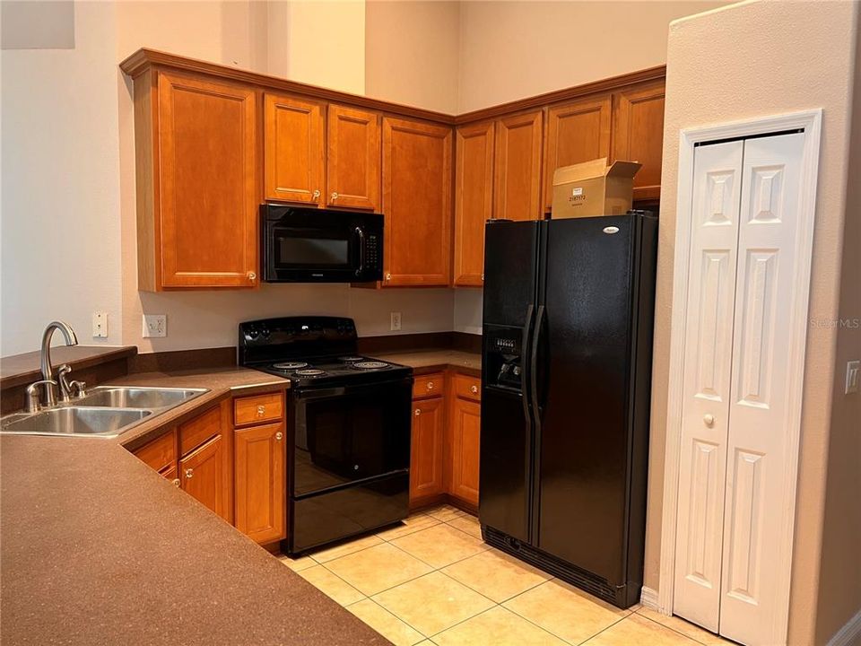 For Rent: $2,700 (3 beds, 2 baths, 1784 Square Feet)
