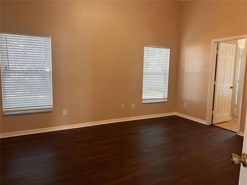 For Rent: $2,700 (3 beds, 2 baths, 1784 Square Feet)