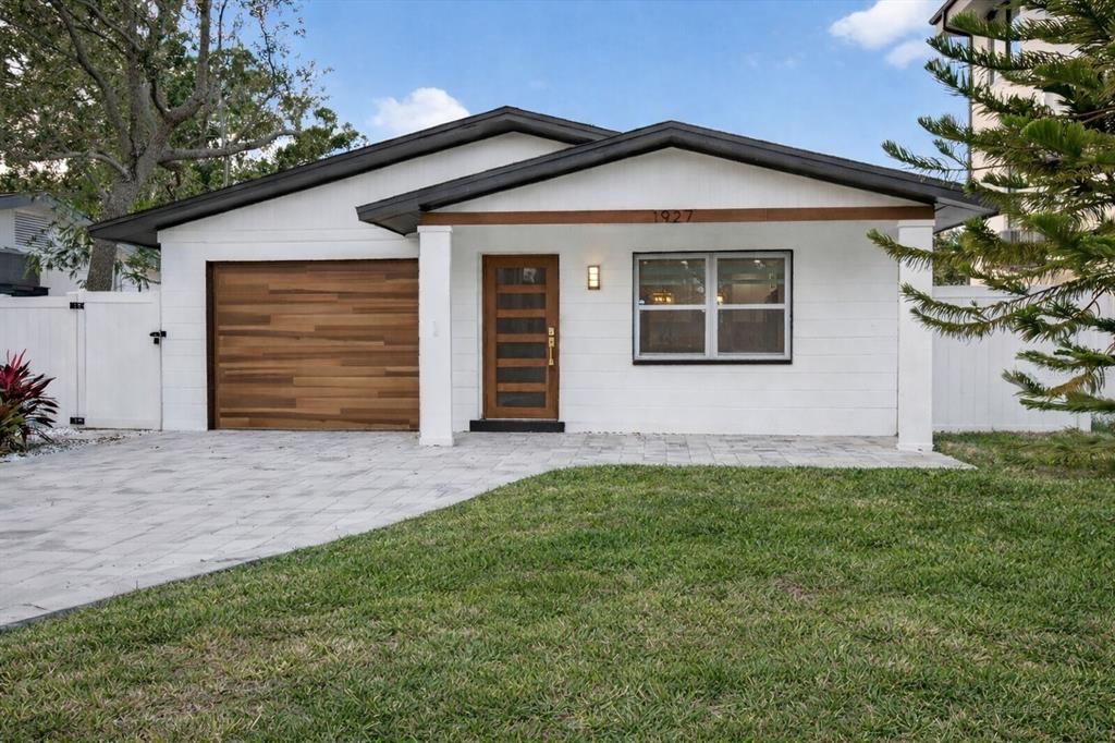 На продажу: $449,000 (2 спален, 2 ванн, 1026 Квадратных фут)