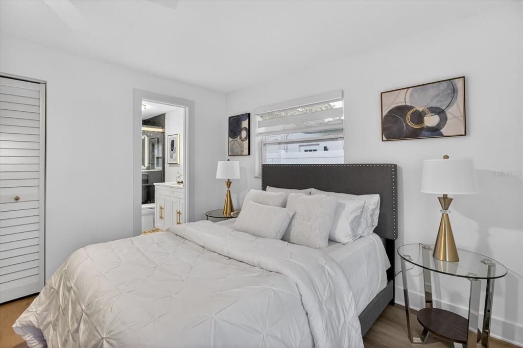 На продажу: $449,000 (2 спален, 2 ванн, 1026 Квадратных фут)