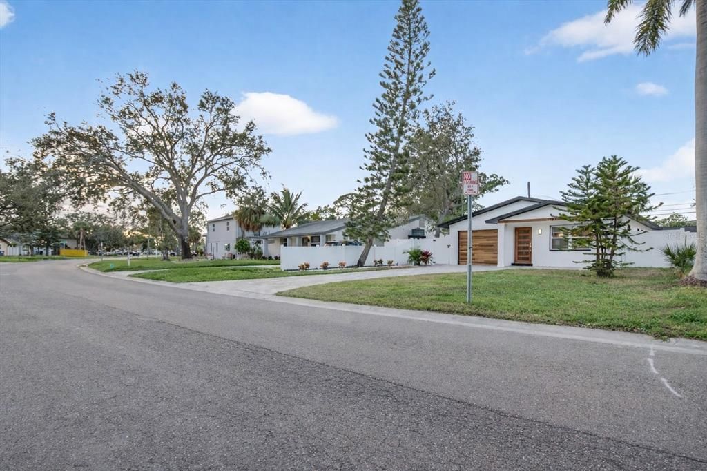 На продажу: $449,000 (2 спален, 2 ванн, 1026 Квадратных фут)