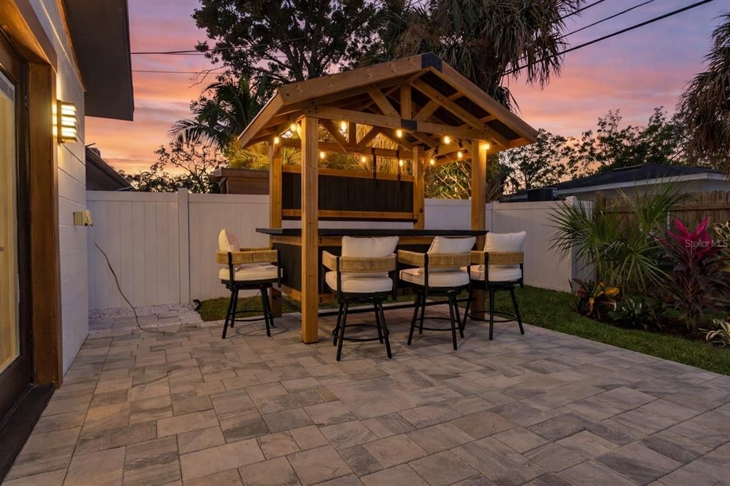 На продажу: $449,000 (2 спален, 2 ванн, 1026 Квадратных фут)