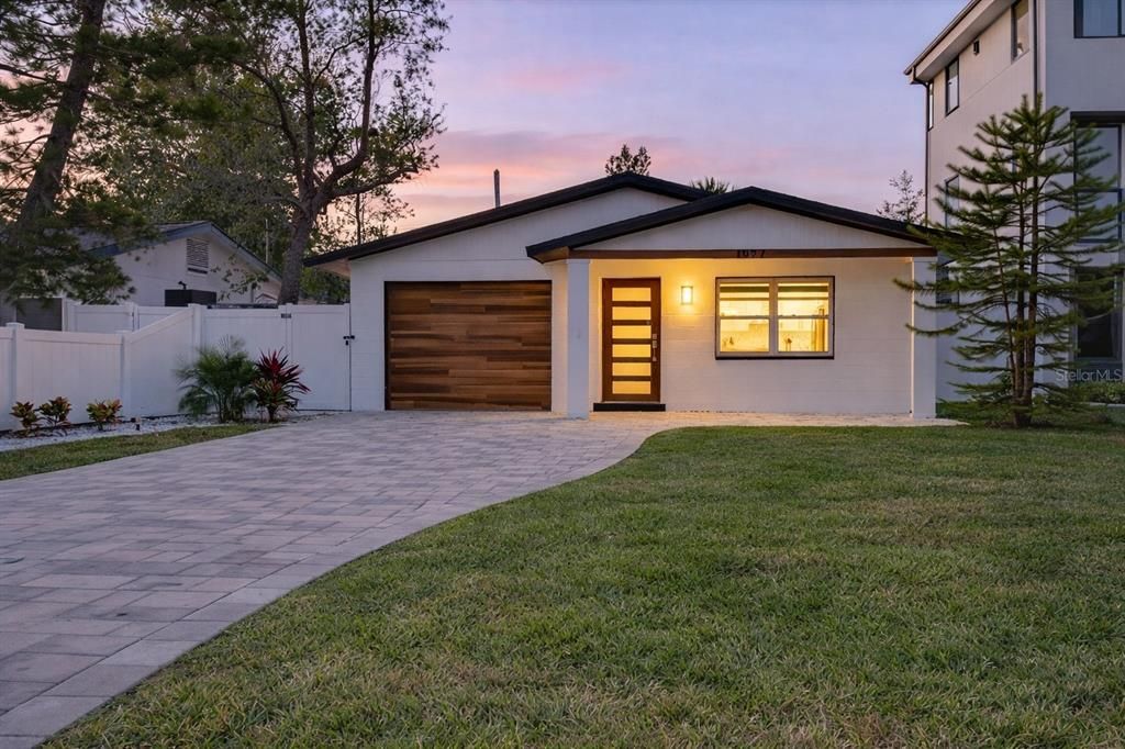 На продажу: $449,000 (2 спален, 2 ванн, 1026 Квадратных фут)