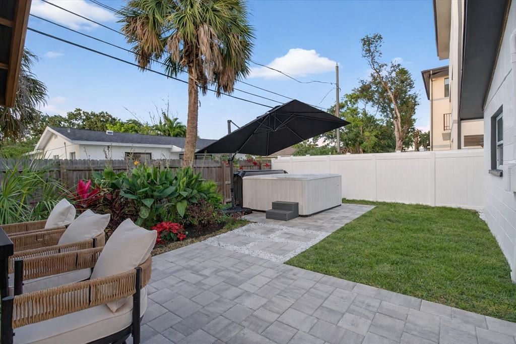 На продажу: $449,000 (2 спален, 2 ванн, 1026 Квадратных фут)