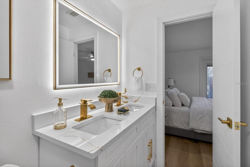 На продажу: $449,000 (2 спален, 2 ванн, 1026 Квадратных фут)