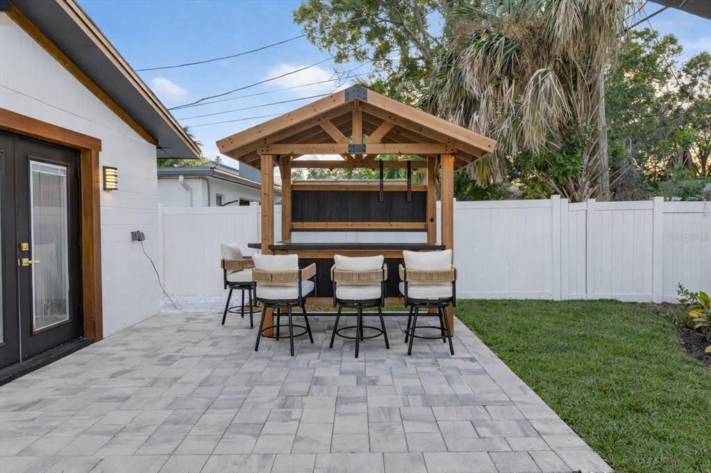 На продажу: $449,000 (2 спален, 2 ванн, 1026 Квадратных фут)