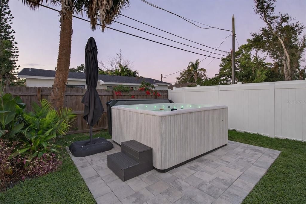 На продажу: $449,000 (2 спален, 2 ванн, 1026 Квадратных фут)