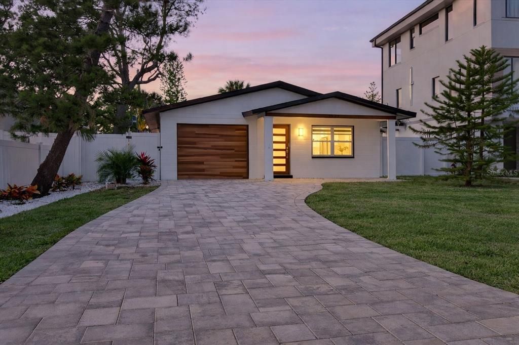 На продажу: $449,000 (2 спален, 2 ванн, 1026 Квадратных фут)