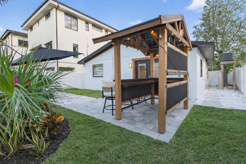 На продажу: $449,000 (2 спален, 2 ванн, 1026 Квадратных фут)