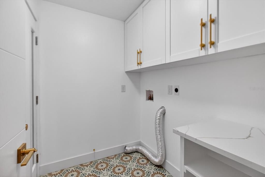 На продажу: $449,000 (2 спален, 2 ванн, 1026 Квадратных фут)