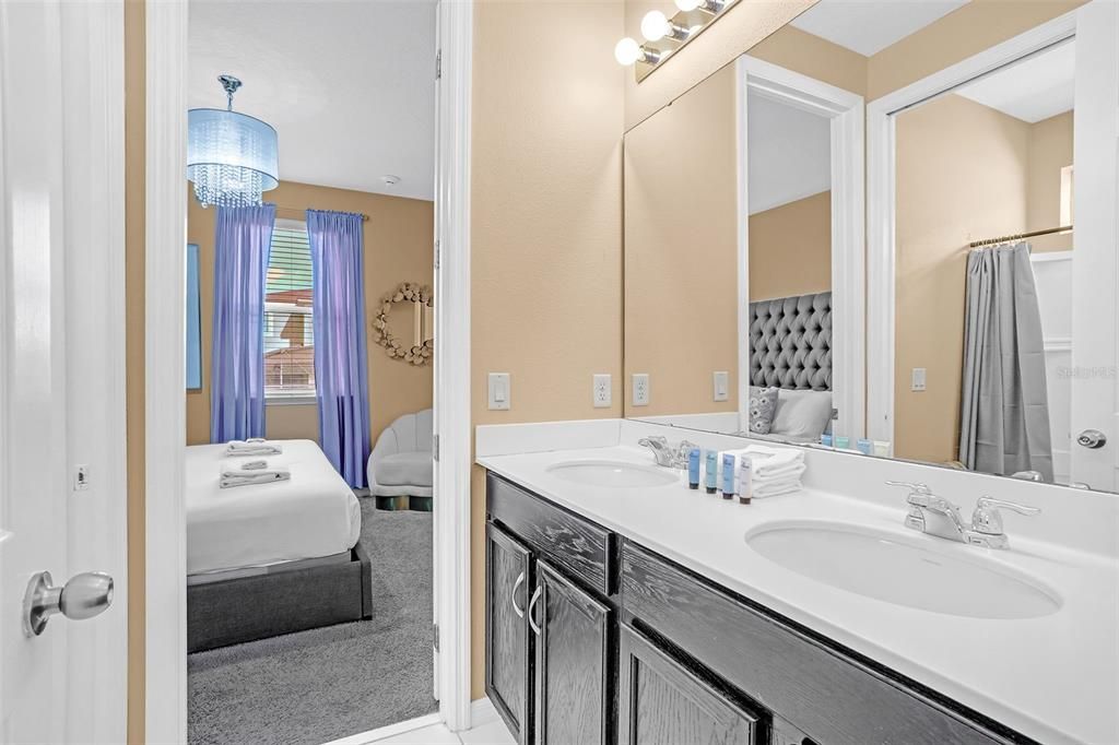 待售: $899,000 (9 贝兹, 6 浴室, 4363 平方英尺)