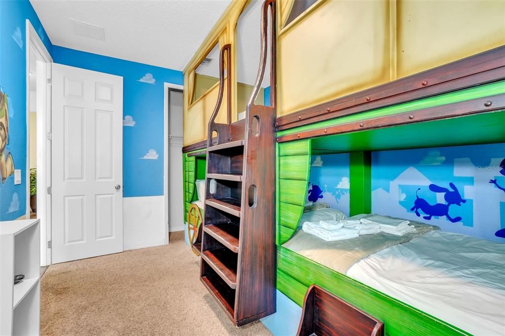 待售: $899,000 (9 贝兹, 6 浴室, 4363 平方英尺)