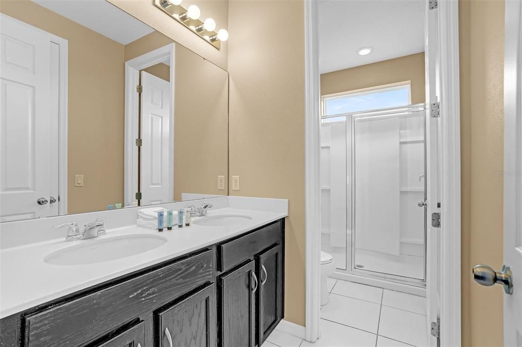 待售: $899,000 (9 贝兹, 6 浴室, 4363 平方英尺)