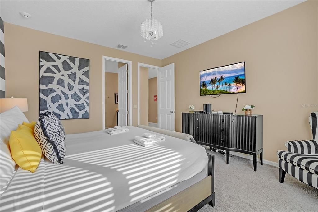 待售: $899,000 (9 贝兹, 6 浴室, 4363 平方英尺)