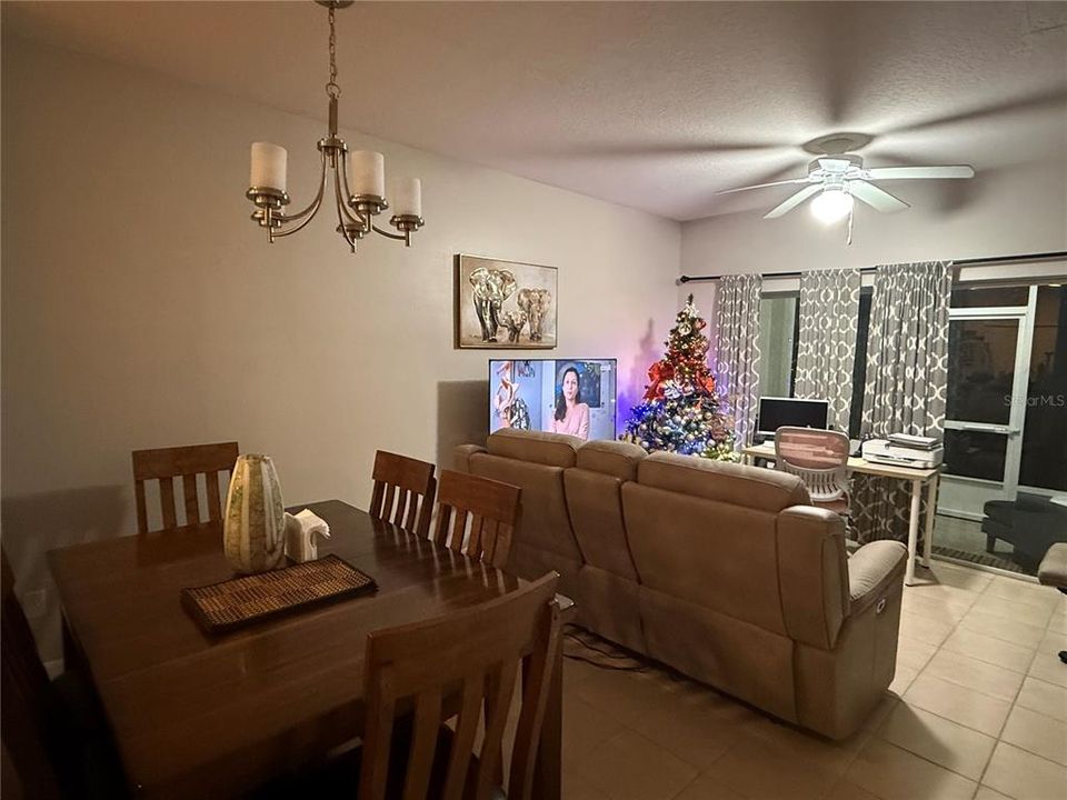 待售: $264,999 (2 贝兹, 2 浴室, 1071 平方英尺)