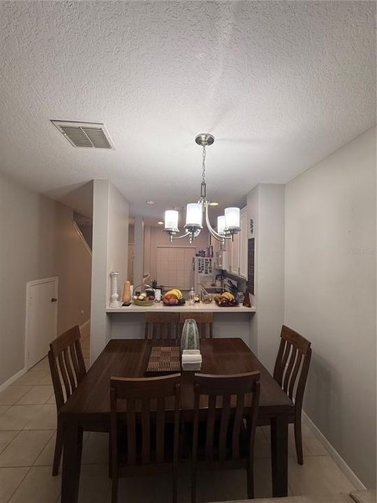 待售: $264,999 (2 贝兹, 2 浴室, 1071 平方英尺)