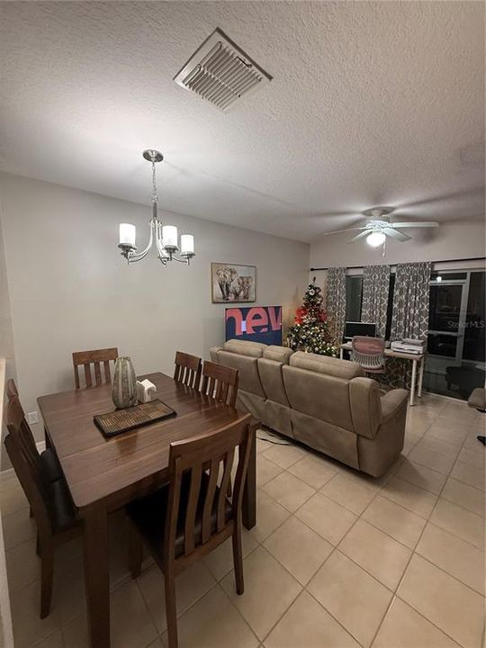 待售: $264,999 (2 贝兹, 2 浴室, 1071 平方英尺)