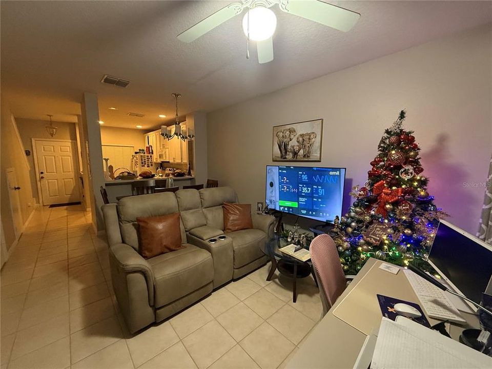 待售: $264,999 (2 贝兹, 2 浴室, 1071 平方英尺)