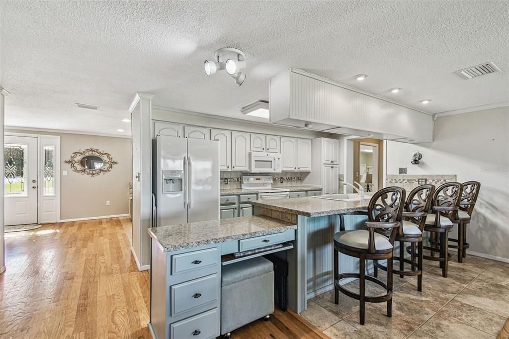 For Sale: $600,000 (3 beds, 2 baths, 2060 Square Feet)