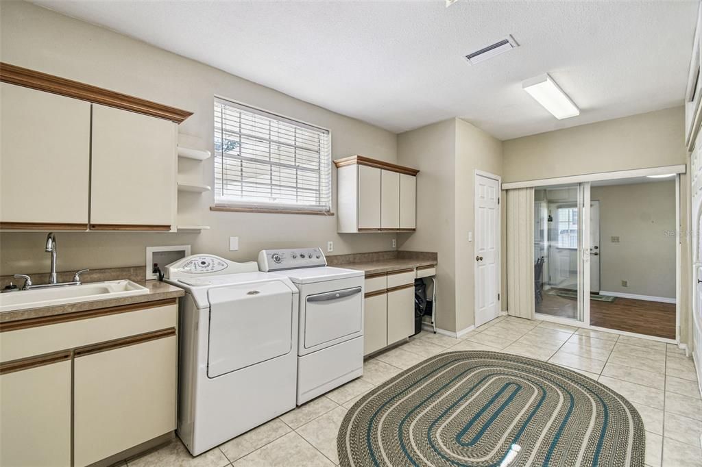 For Sale: $600,000 (3 beds, 2 baths, 2060 Square Feet)