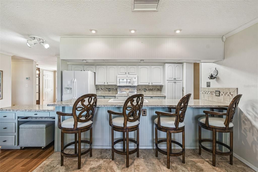 For Sale: $600,000 (3 beds, 2 baths, 2060 Square Feet)