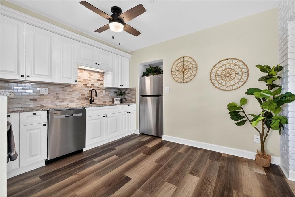 待售: $515,000 (4 贝兹, 2 浴室, 1383 平方英尺)