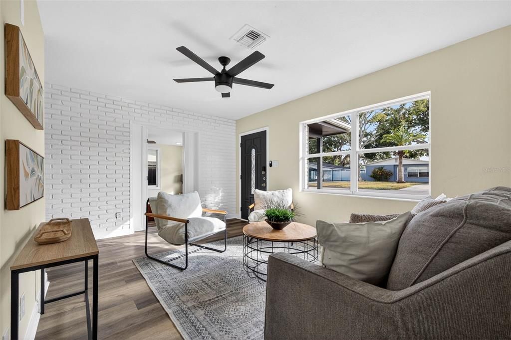 待售: $515,000 (4 贝兹, 2 浴室, 1383 平方英尺)