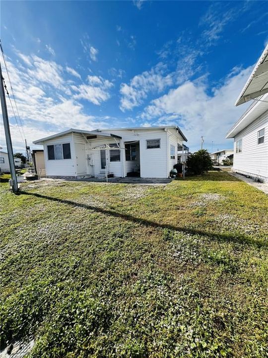 合同活跃: $55,000 (2 贝兹, 2 浴室, 1150 平方英尺)