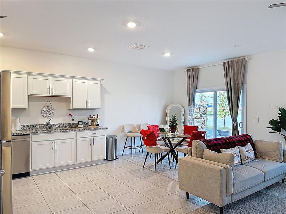 For Rent: $2,200 (3 beds, 2 baths, 1424 Square Feet)