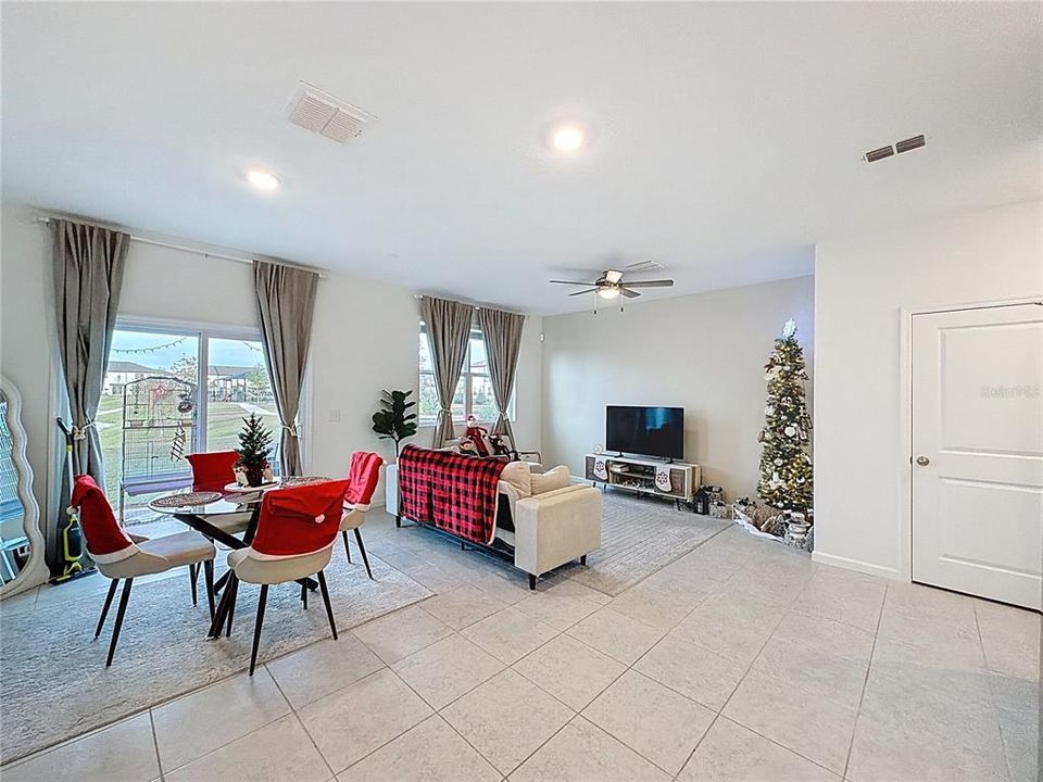 For Rent: $2,200 (3 beds, 2 baths, 1424 Square Feet)