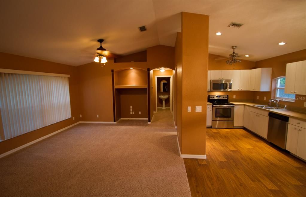 В аренду: $1,995 (3 спален, 2 ванн, 1254 Квадратных фут)